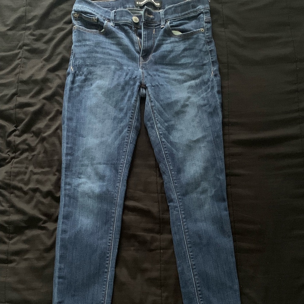 Express jeans , legging mid rise.  And a size 6s